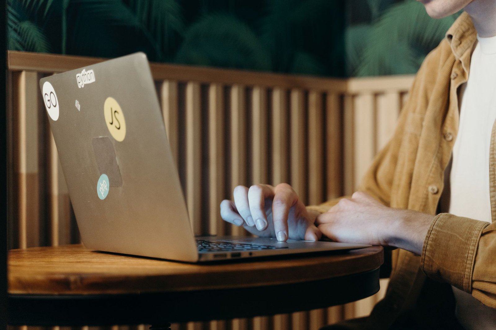 Choosing an AI writing tool on a laptop