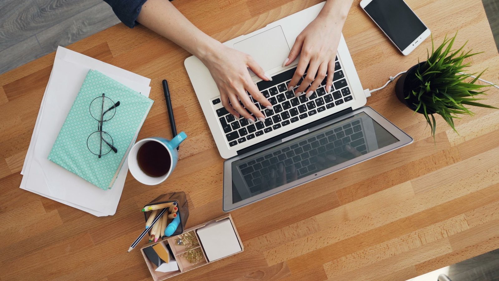 Laptop on a desk used for AI-assisted professional writing