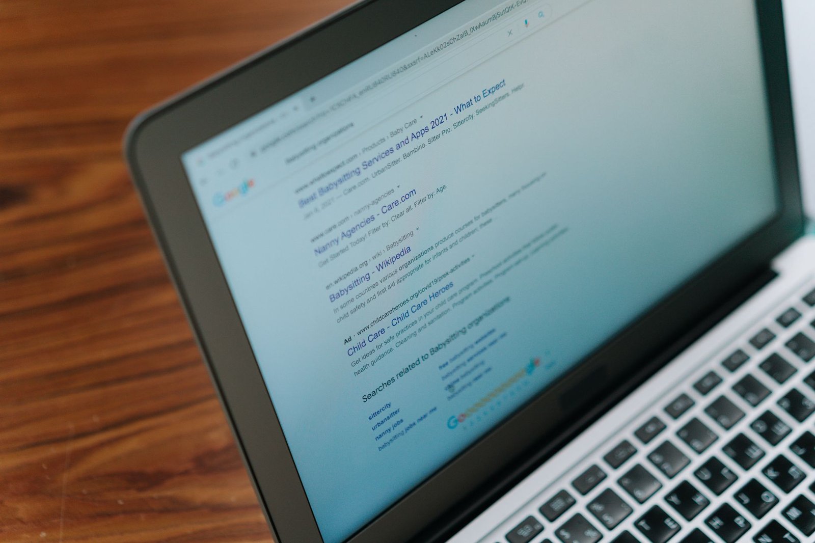 Laptop displaying a search engine page, illustrating Perplexity Comet the AI-powered web browser